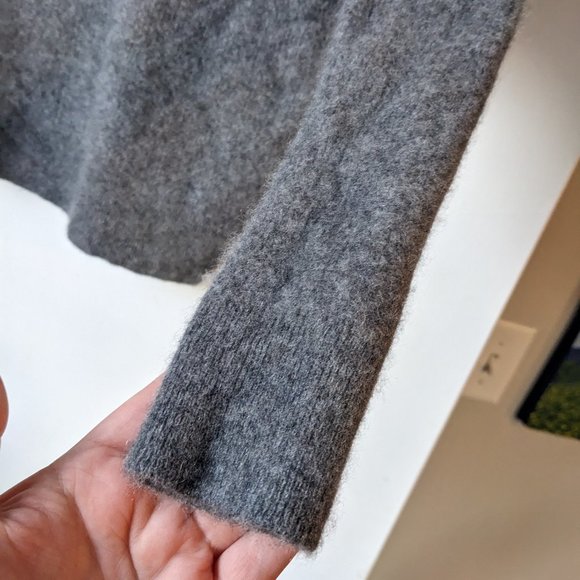 Saks Fifth Avenue Cashmere Gray mock neck Crop Top Sweater Size Small - Picture 10 of 12